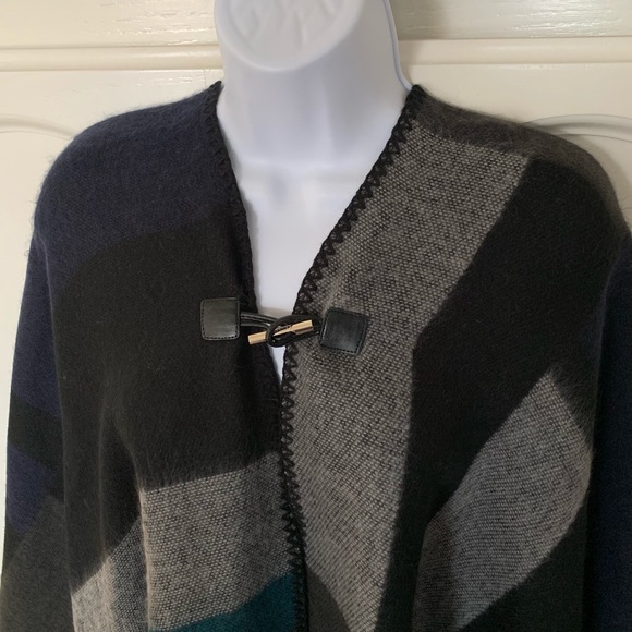 Calvin Klein Ruana Geometric Poncho - Picture 5 of 6